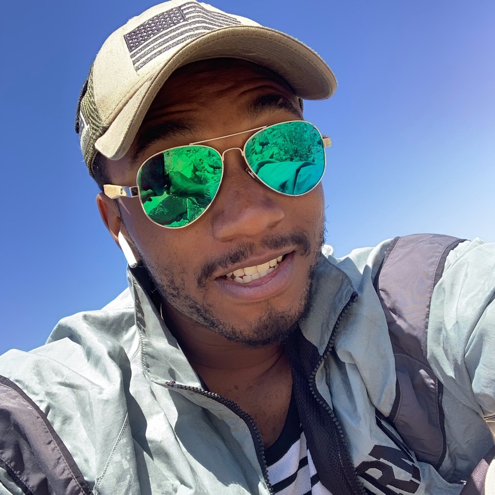 Meet your Posher, Deonte